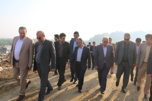 معاون امور عمرانی استانداری گیلان به  همراه مدیر کل محیط زیست گیلان ، معاون منابع طبیعی استان، مدیر عامل پسماند استان ، فرماندار ، نماینده شهرستان های لاهیجان و سیاهکل در مجلس شورای اسلامی ، شهرداران لاهیجان و سیاهکل، رییس و اعضای شورای اسلامی شهر لاهیجان، مسئولان امور زندان ها و جمعی از مسئولان استانی و شهرستان از محل دفن زباله تموشل  بازدید و در مورد بهبود شرایط دفن زباله بررسی های لازم انجام و تصمیماتی در این زمینه اتخاذ شد.
